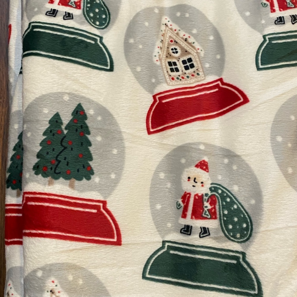 NWT Christmas Snow Globe Sherpa Throw 50”x70”